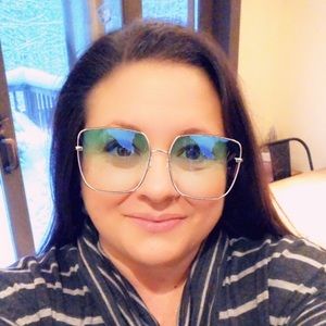 Meet your Posher, Desiree